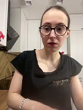 Snapshot of MartiniiSelenna chatting on March 9, 2026, 7:01 am MartiniiSelenna online show from March 9, 2026, 7:01 am