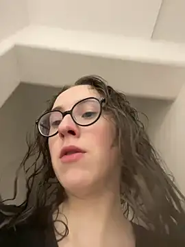 Snapshot of MartiniiSelenna chatting on February 4, 2026, 6:41 am MartiniiSelenna online show from February 4, 2026, 6:41 am