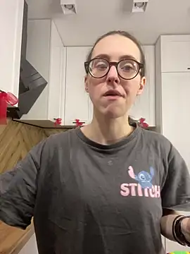 Snapshot of MartiniiSelenna chatting on December 22, 2025, 6:57 am MartiniiSelenna online show from December 22, 2025, 6:57 am