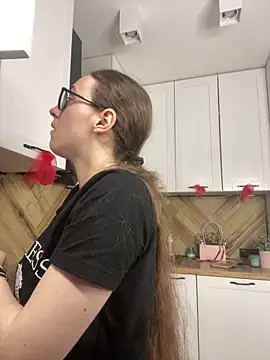 Snapshot of MartiniiSelenna chatting on April 4, 2026, 5:47 am MartiniiSelenna online show from April 4, 2026, 5:47 am