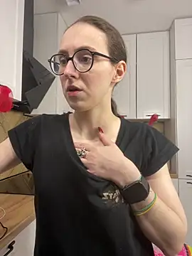 Snapshot of MartiniiSelenna chatting on April 6, 2026, 5:52 am MartiniiSelenna online show from April 6, 2026, 5:52 am