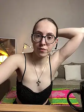 Snapshot of MartiniiSelenna chatting on May 17, 2026, 5:51 am MartiniiSelenna online show from May 17, 2026, 5:51 am
