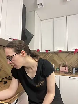 Snapshot of MartiniiSelenna chatting on March 25, 2026, 6:46 am MartiniiSelenna online show from March 25, 2026, 6:46 am