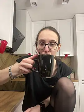 Snapshot of MartiniiSelenna chatting on April 13, 2026, 5:44 am MartiniiSelenna online show from April 13, 2026, 5:44 am