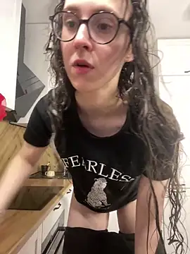 Snapshot of MartiniiSelenna chatting on April 3, 2026, 5:25 am MartiniiSelenna online show from April 3, 2026, 5:25 am