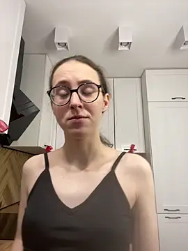 Snapshot of MartiniiSelenna chatting on January 7, 2026, 6:51 am MartiniiSelenna online show from January 7, 2026, 6:51 am