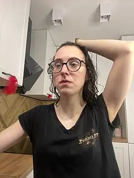 Snapshot of MartiniiSelenna chatting on April 7, 2026, 6:04 am MartiniiSelenna online show from April 7, 2026, 6:04 am