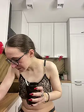 Snapshot of MartiniiSelenna chatting on April 9, 2026, 5:53 am MartiniiSelenna online show from April 9, 2026, 5:53 am