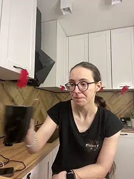 Snapshot of MartiniiSelenna chatting on April 8, 2026, 5:53 am MartiniiSelenna online show from April 8, 2026, 5:53 am