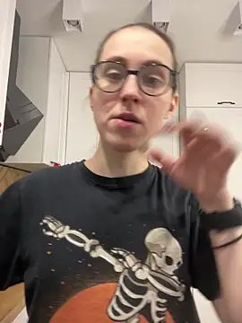 Snapshot of MartiniiSelenna chatting on March 23, 2026, 6:46 am MartiniiSelenna online show from March 23, 2026, 6:46 am