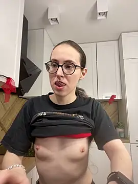 Snapshot of MartiniiSelenna chatting on March 10, 2026, 7:01 am MartiniiSelenna online show from March 10, 2026, 7:01 am