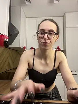 MartiniiSelenna online show from December 17, 2025, 6:29 am