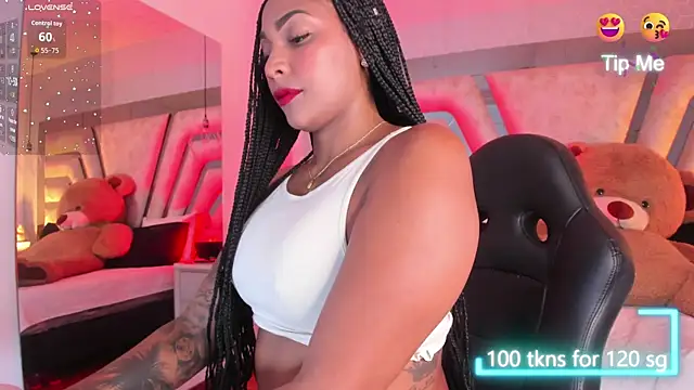 Snapshot of AngelineHeet chatting on May 13, 2026, 3:35 am AngelineHeet online show from May 13, 2026, 3:35 am