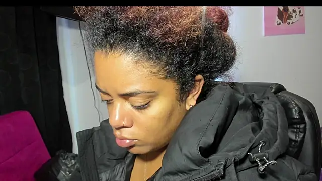 ladyrd1 online show from January 8, 2026, 12:05 am