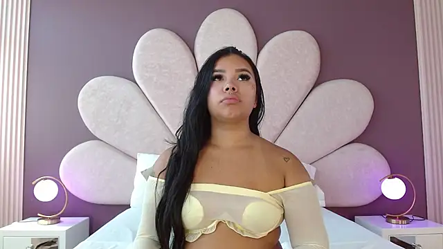 Snapshot of MarianaGarciaa__ chatting on May 9, 2026, 7:06 pm MarianaGarciaa online show from May 9, 2026, 7:06 pm
