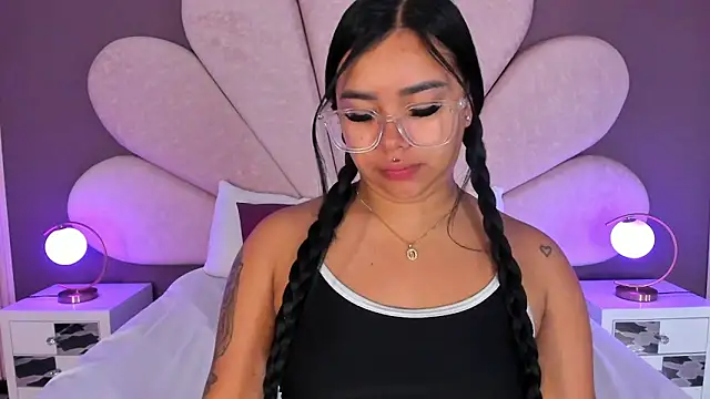 Snapshot of MarianaGarciaa__ chatting on February 21, 2026, 11:34 am MarianaGarciaa online show from February 21, 2026, 11:34 am