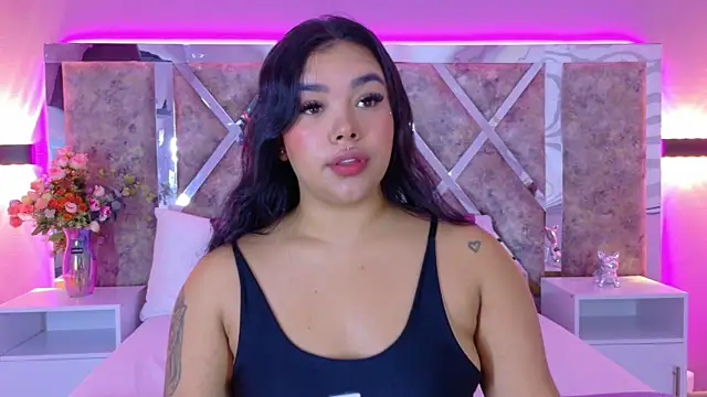 Snapshot of MarianaGarciaa__ chatting on October 10, 2025, 7:36 pm MarianaGarciaa online show from October 10, 2025, 7:36 pm