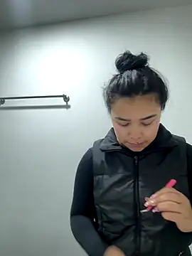 Snapshot of MarianaGarciaa__ chatting on December 19, 2025, 6:32 pm MarianaGarciaa online show from December 19, 2025, 6:32 pm