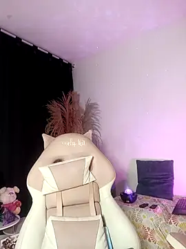 Snapshot of lovely_kitt chatting on October 24, 2025, 2:10 am lovely kitt online show from October 24, 2025, 2:10 am