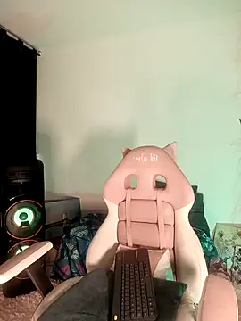 Snapshot of lovely_kitt chatting on November 25, 2025, 12:44 am lovely kitt online show from November 25, 2025, 12:44 am