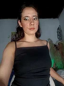 Snapshot of lovely_kitt chatting on April 19, 2026, 12:44 am lovely kitt online show from April 19, 2026, 12:44 am