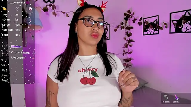 Snapshot of melanieecox chatting on December 4, 2025, 12:20 am melanieecox online show from December 4, 2025, 12:20 am