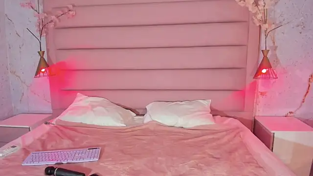 sabrinamilani online show from February 8, 2026, 3:26 am