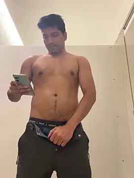 Snapshot of bourne2004 chatting on October 12, 2025, 10:55 pm bourne2004 online show from October 12, 2025, 10:55 pm