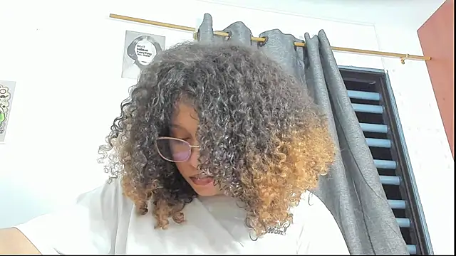 Snapshot of Ada_gales_ chatting on November 27, 2025, 3:40 am Ada gales online show from November 27, 2025, 3:40 am