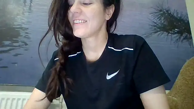 Snapshot of AliceTailor chatting on November 24, 2025, 2:39 pm AliceTailor online show from November 24, 2025, 2:39 pm