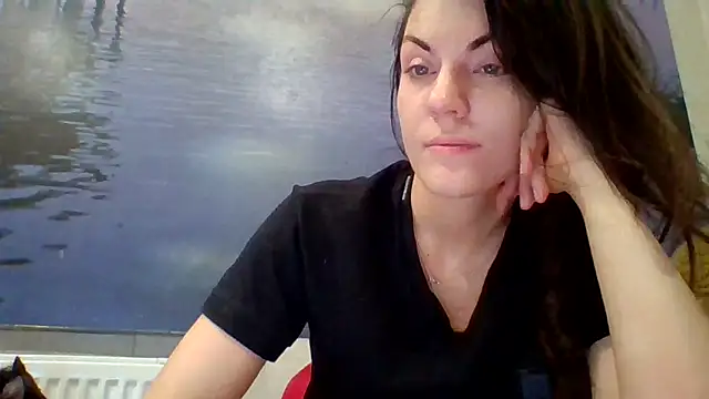 Snapshot of AliceTailor chatting on December 2, 2025, 9:05 pm AliceTailor online show from December 2, 2025, 9:05 pm