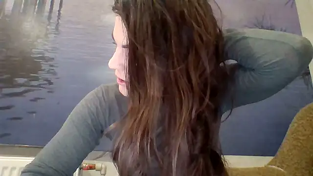 Snapshot of AliceTailor chatting on November 18, 2025, 11:24 am AliceTailor online show from November 18, 2025, 11:24 am