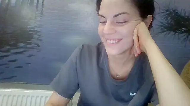 Snapshot of AliceTailor chatting on October 29, 2025, 10:42 pm AliceTailor online show from October 29, 2025, 10:42 pm