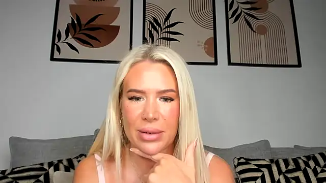 Snapshot of Alexia-Lee chatting on October 15, 2025, 8:39 pm Alexia-Lee online show from October 15, 2025, 8:39 pm