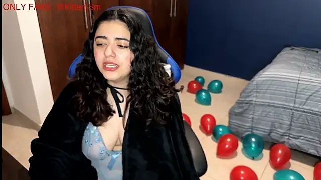 Snapshot of Ales_Kitten chatting on February 14, 2025, 3:54 am Ales Kitten online show from February 14, 2025, 3:54 am