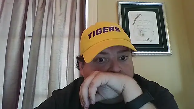 Snapshot of YelpedAverting chatting on September 13, 2025, 9:15 pm YelpedAverting online show from September 13, 2025, 9:15 pm