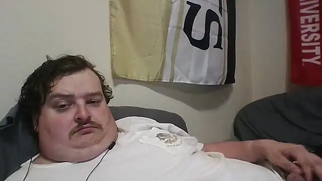 Snapshot of YelpedAverting chatting on December 1, 2025, 12:33 am YelpedAverting online show from December 1, 2025, 12:33 am