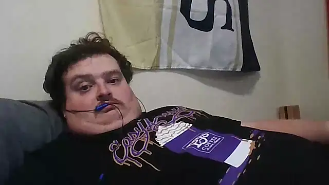 Snapshot of YelpedAverting chatting on October 21, 2025, 7:46 pm YelpedAverting online show from October 21, 2025, 7:46 pm