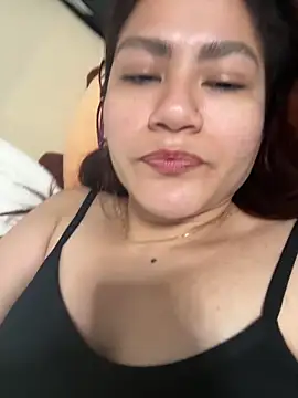 Snapshot of ZUCAAT chatting on February 22, 2026, 11:06 pm ZUCAAT online show from February 22, 2026, 11:06 pm