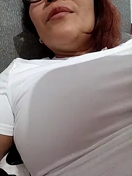 Snapshot of ZUCAAT chatting on November 21, 2025, 4:33 am ZUCAAT online show from November 21, 2025, 4:33 am