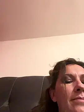 Snapshot of Lwhite1 chatting on November 19, 2025, 5:02 pm Lwhite1 online show from November 19, 2025, 5:02 pm