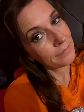 Snapshot of Lwhite1 chatting on October 14, 2025, 11:47 pm Lwhite1 online show from October 14, 2025, 11:47 pm