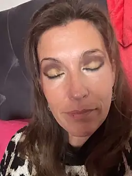 Snapshot of Lwhite1 chatting on October 15, 2025, 3:42 pm Lwhite1 online show from October 15, 2025, 3:42 pm