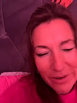 Snapshot of Lwhite1 chatting on September 16, 2025, 3:24 pm Lwhite1 online show from September 16, 2025, 3:24 pm