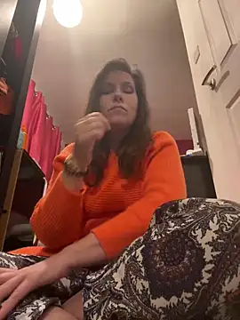 Snapshot of Lwhite1 chatting on March 21, 2025, 12:40 am Lwhite1 online show from March 21, 2025, 12:40 am