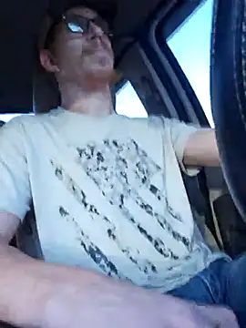 Snapshot of REDHAMMER_ chatting on November 5, 2025, 9:07 pm REDHAMMER online show from November 5, 2025, 9:07 pm