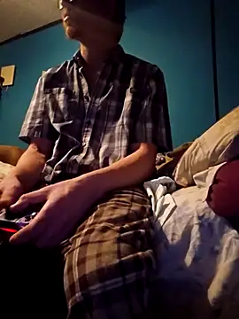 Snapshot of REDHAMMER_ chatting on February 14, 2026, 11:38 pm REDHAMMER online show from February 14, 2026, 11:38 pm