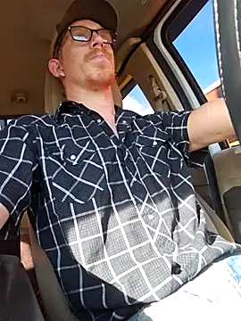 Snapshot of REDHAMMER_ chatting on October 31, 2025, 8:16 pm REDHAMMER online show from October 31, 2025, 8:16 pm