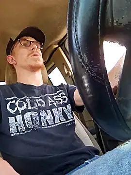 Snapshot of REDHAMMER_ chatting on September 9, 2025, 8:29 pm REDHAMMER online show from September 9, 2025, 8:29 pm