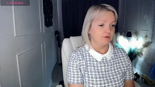 Snapshot of Juarnea chatting on April 15, 2026, 8:09 am Juarnea online show from April 15, 2026, 8:09 am